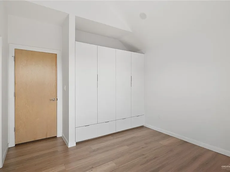 1912 Silverton Cir — Photo 21