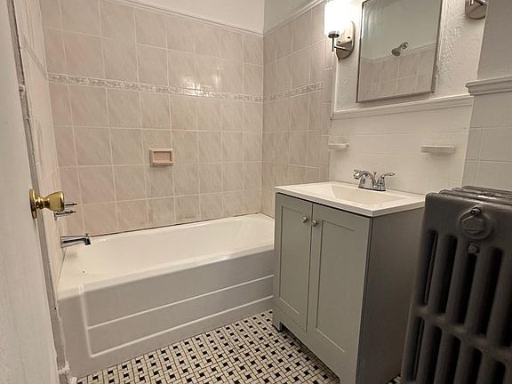 1st fl Bath