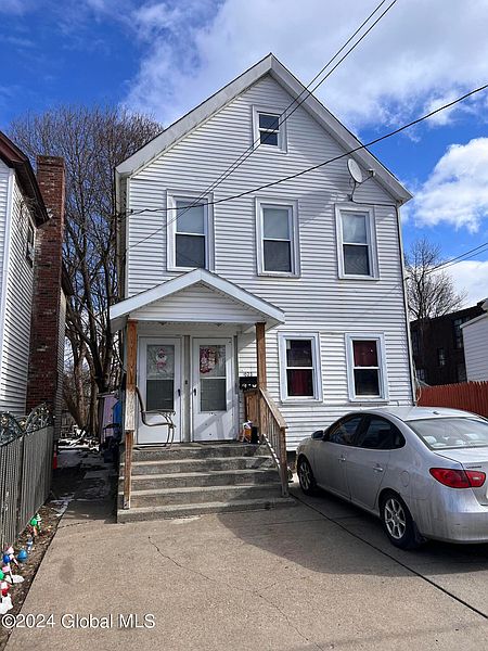 2nd image of 1021-1023 Congress Street