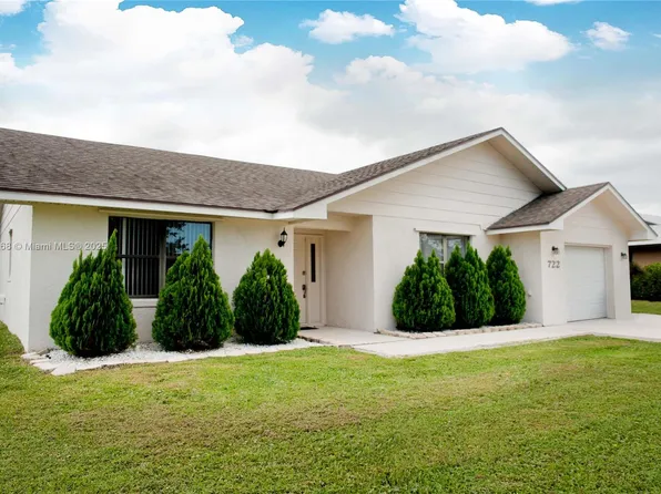 722 SE Thanksgiving Ave, Port Saint Lucie, FL 34984