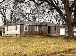 108 N Locust St, Roberts, IL 60962