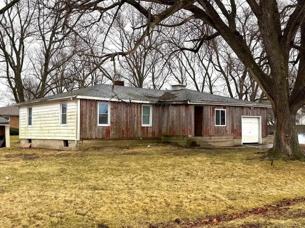 108 N Locust St, Roberts, IL 60962