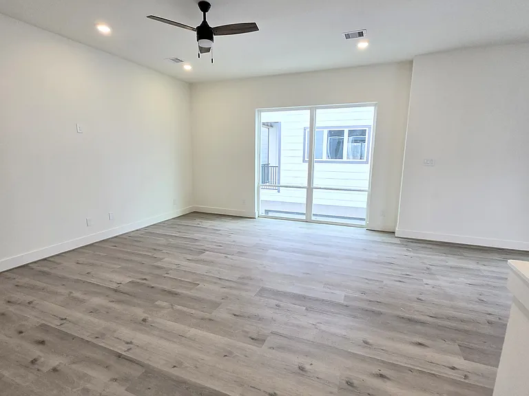 2706 Nagle St — Photo 21