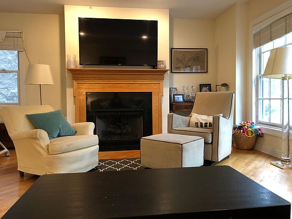 Gas fireplace / TV mount