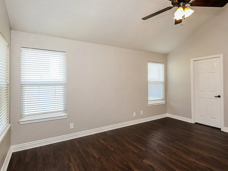 8705 Elbe Trl — Photo 9