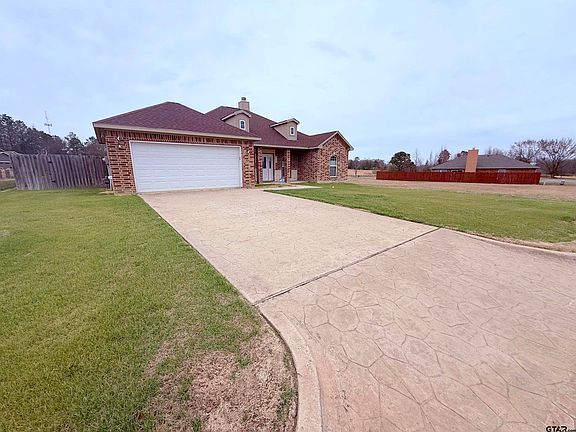 2nd image of 611 Dela Cruz Dr