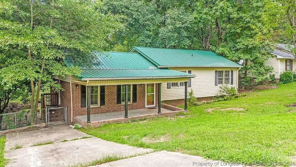 4 bed, 1.5 bath, 1278 sqft, $1,600 — Photo 2