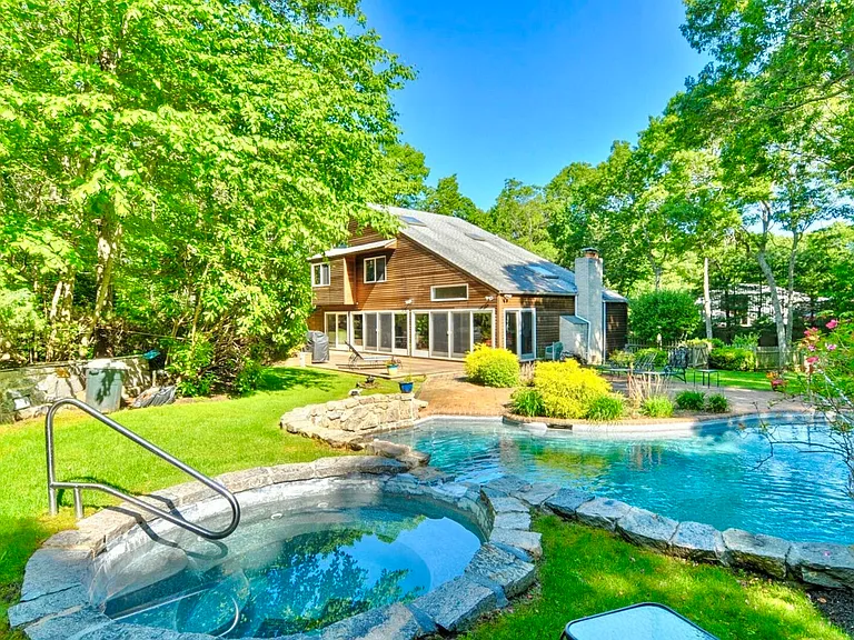 35 Ocean View Pkwy — Photo 1
