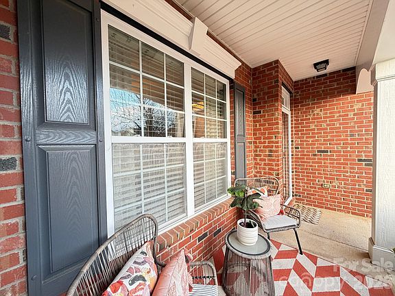 4th image of 728 Millstream Dr #30