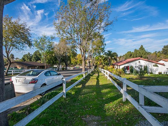3rd image of 1576 Buckboard Dr