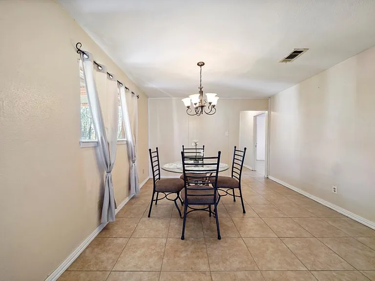 521 Gardenia St — Photo 10