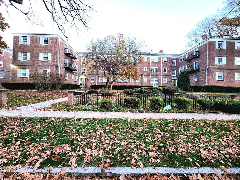 88 Forest Hill Pkwy #21J — Photo 9