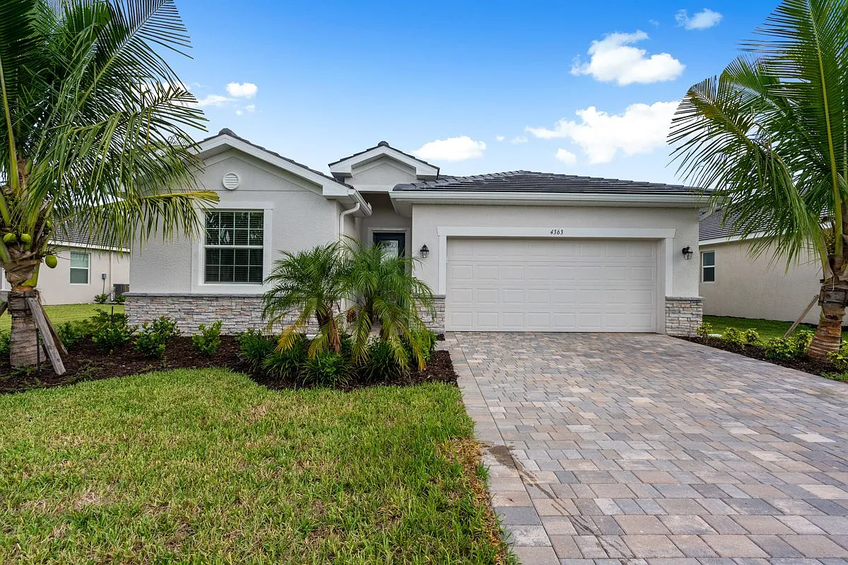 4 bed, 3.0 bath, 2032 sqft, $2,800 — Photo 1