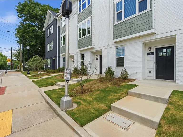 104 Mission Way — Photo 1