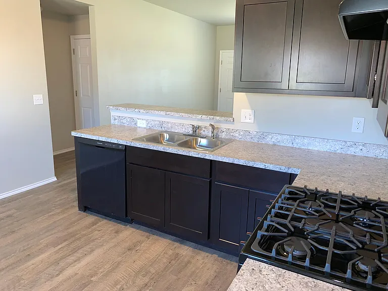 738 W Lola Dr — Photo 4