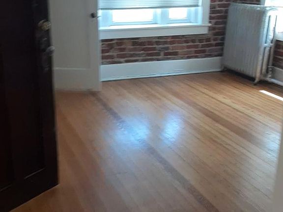 3rd image of 1320 Vine St APT 4