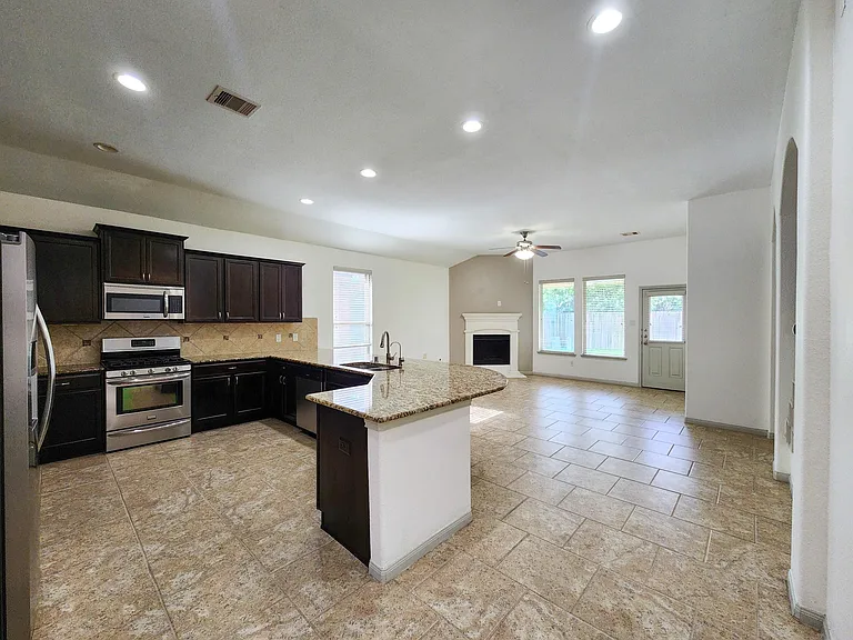 4515 Greenleaf Dr — Photo 9