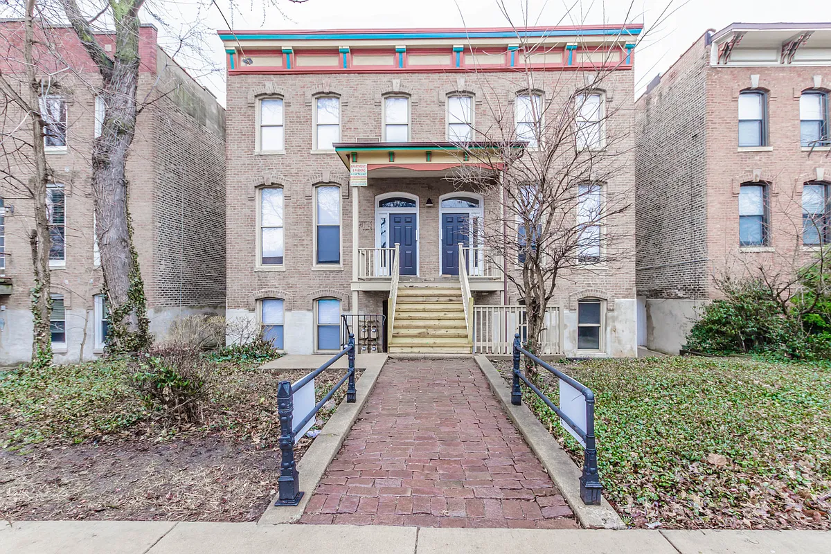 Building Photo - 901 S Laflin St #G