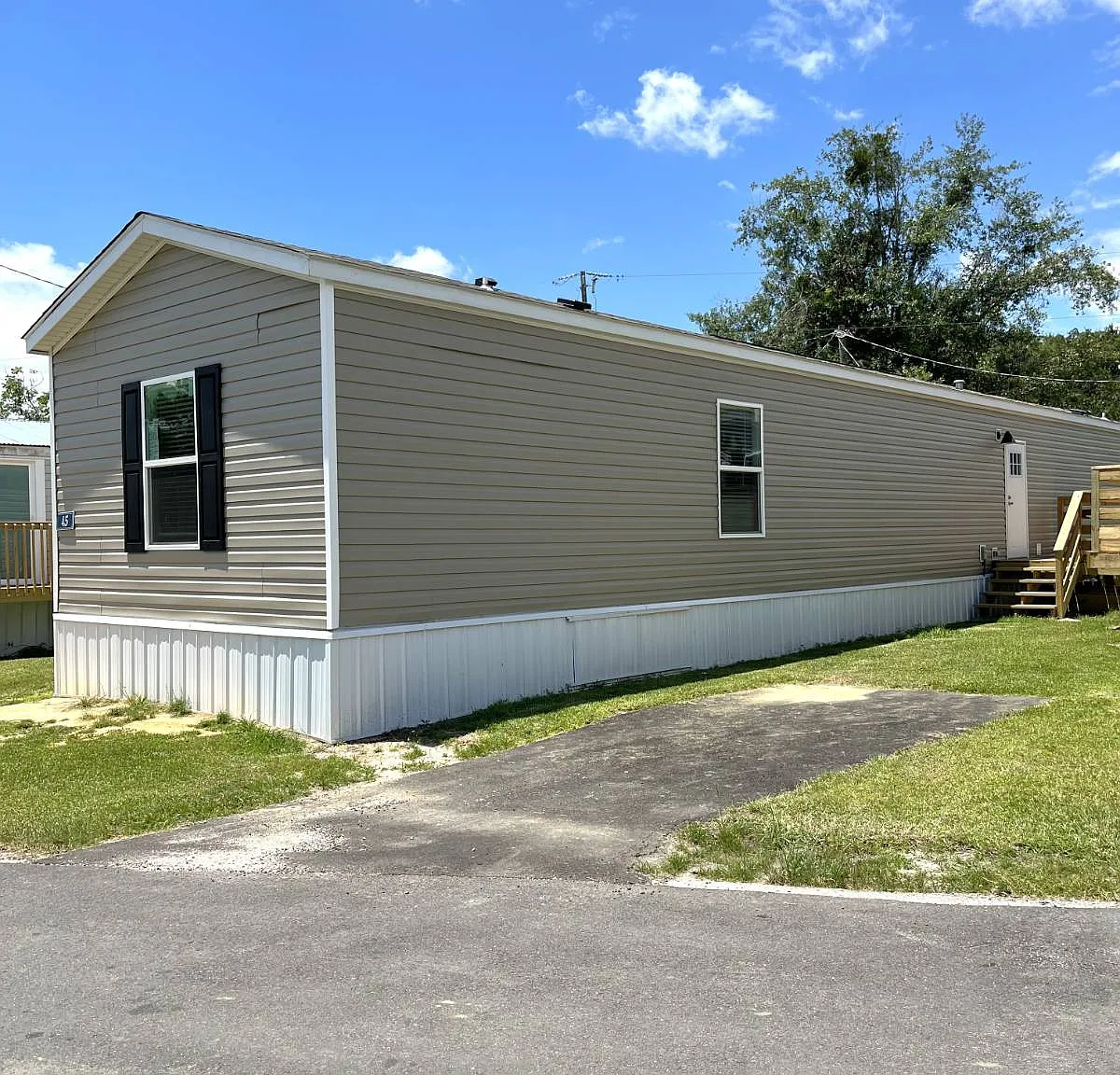 3 bed, 2.0 bath, 1140 sqft, $1,100 — Photo 2