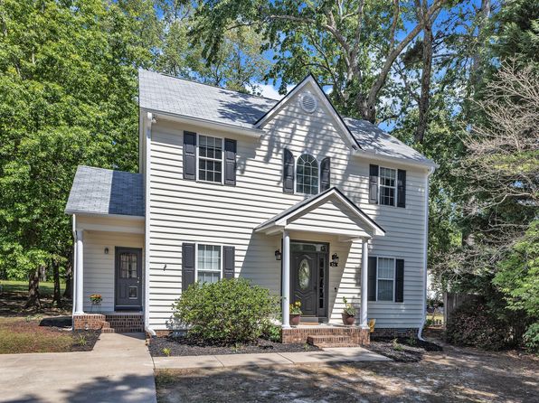 24 Canterbury Ct, Wendell, NC 27591