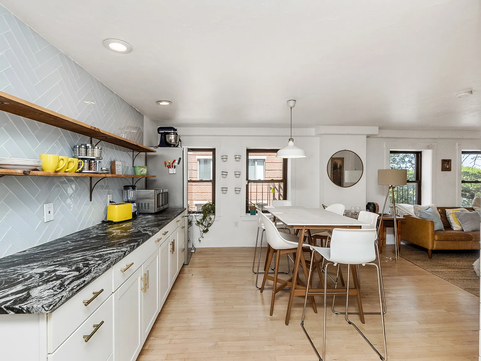 2 bed, 900 sqft, $4,250 — Photo 3