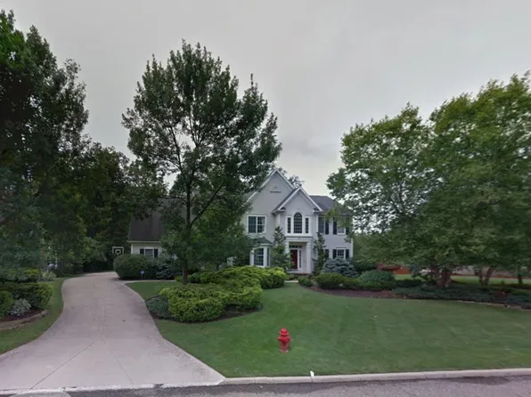 16 Great Oak Dr, Hudson, OH 44236