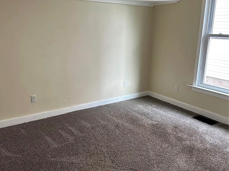 516 E Main St #1 — Photo 2