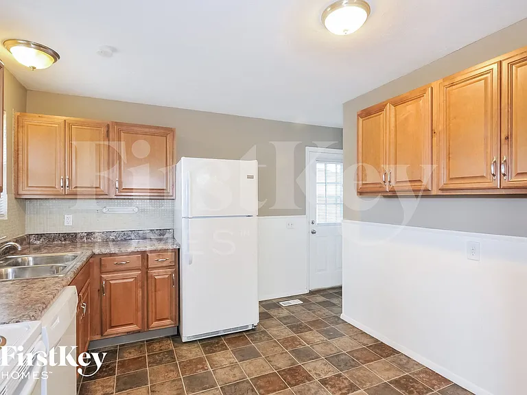 2064 Aristocrat Dr — Photo 7
