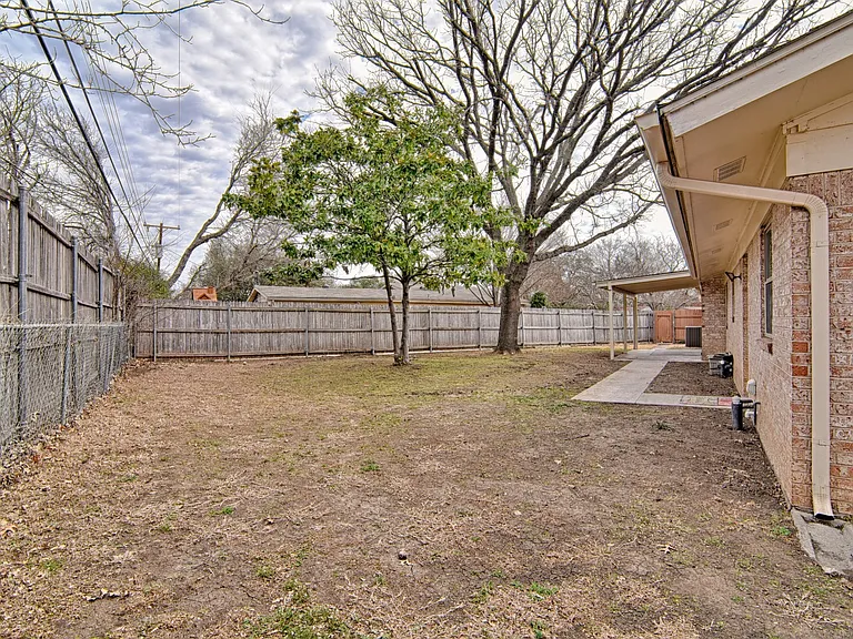 7233 Overhill Rd — Photo 1