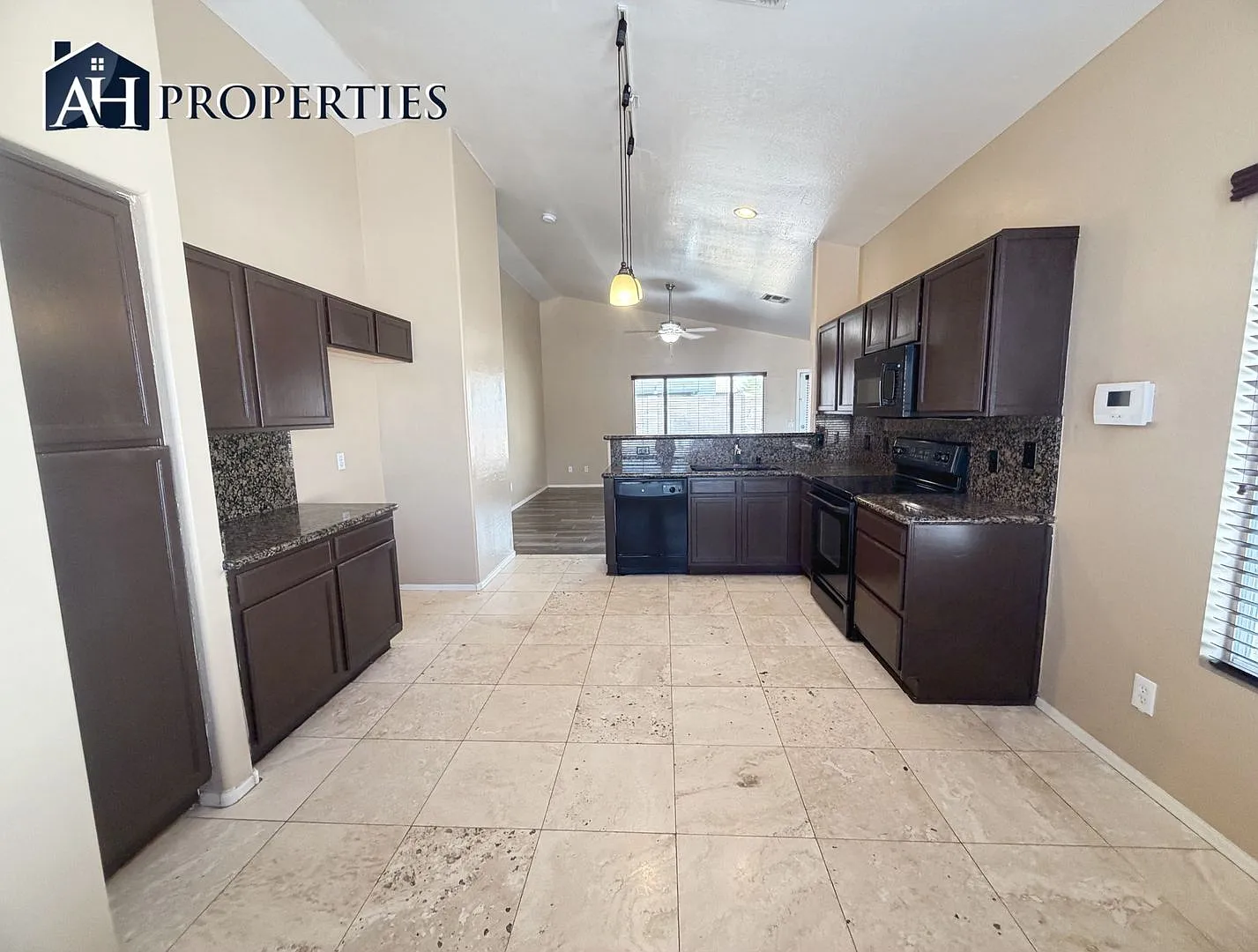 9543 W Sunnyslope Ln — Photo 4