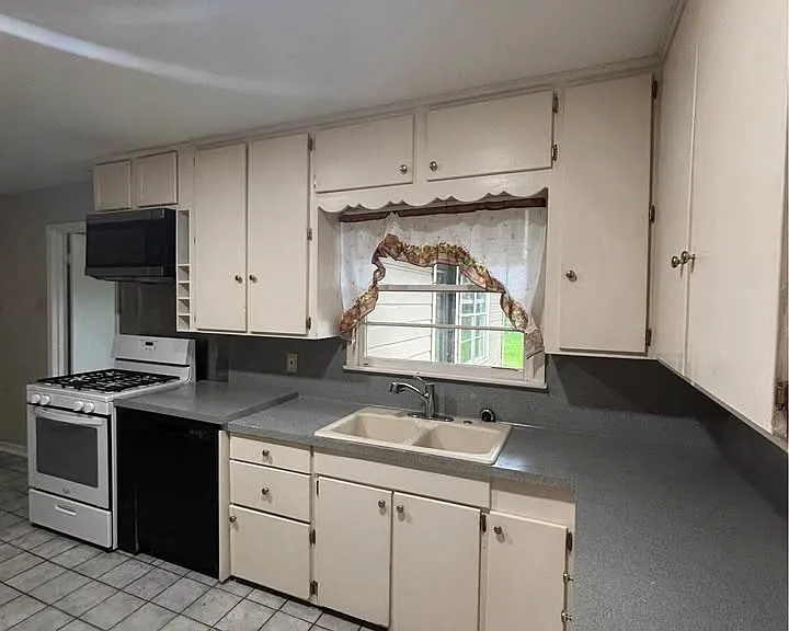 3750 Kings Row — Photo 2