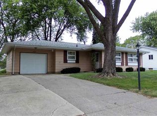 4626 Candlelight Dr, Davenport, IA 52806