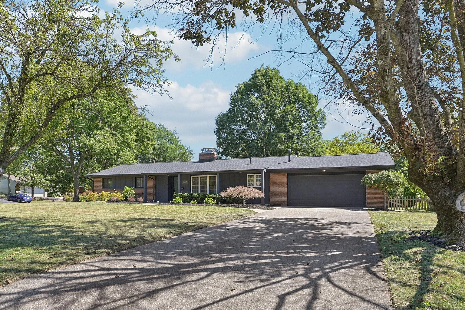 3918 Hillview Dr photo 1