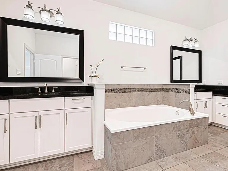 1531 Woodbend Park W — Photo 14