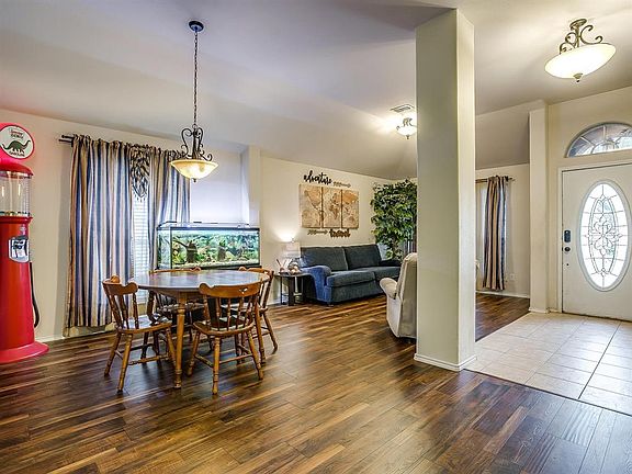 5th image of 927 Hidden Oaks Dr