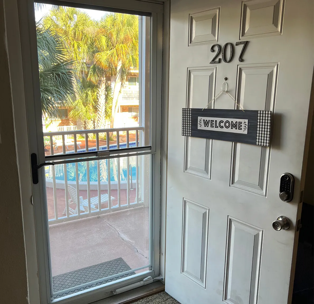 2 bed, 1.5 bath, 936 sqft, $2,000 — Photo 2