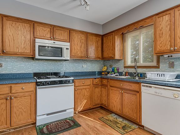 4th image of 1910 Cumberland Dr