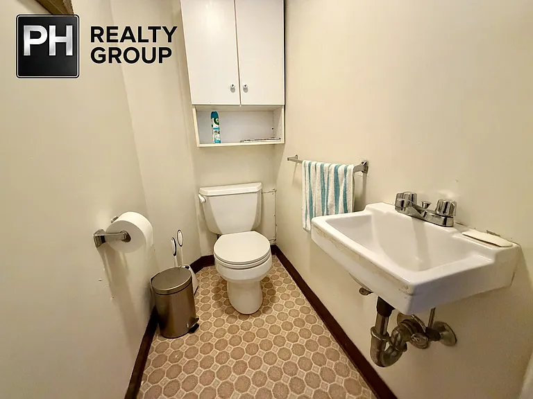 17 Clinton St #17 — Photo 10