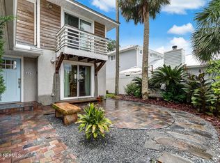 289 Pine St, Atlantic Beach, FL 32233