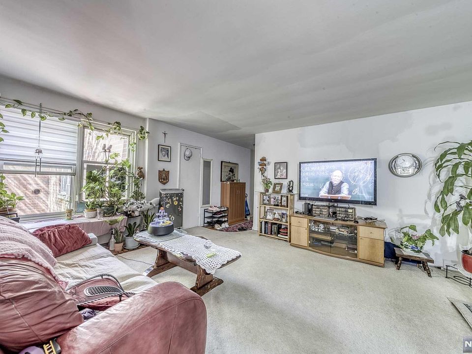 1st image of 2320 Linwood Ave APT 5A