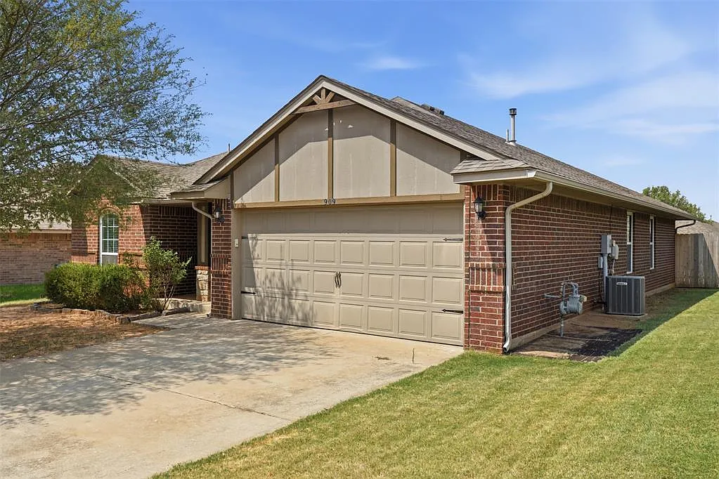 3 bed, 1400 sqft, $1,650 — Photo 1
