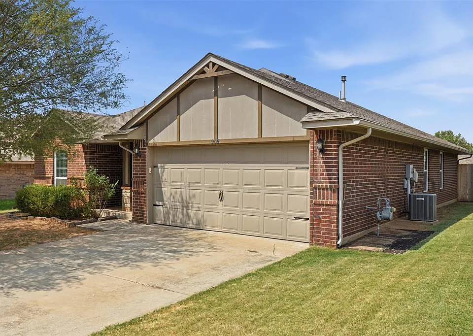 909 Cimarron Creek Dr