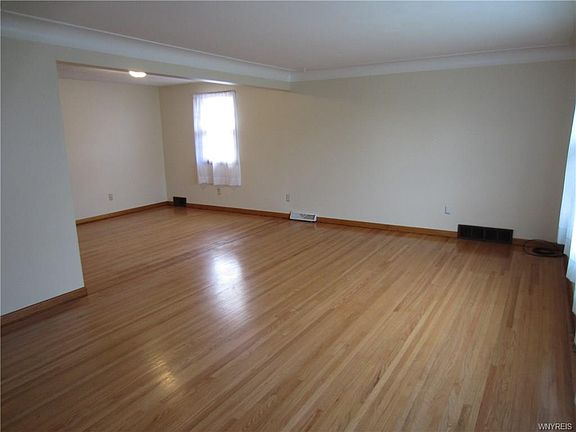5th image of 221 Oakvale Blvd