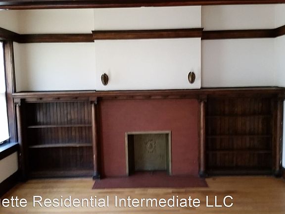 4th image of 2335 W Wisconsin Ave #5293946