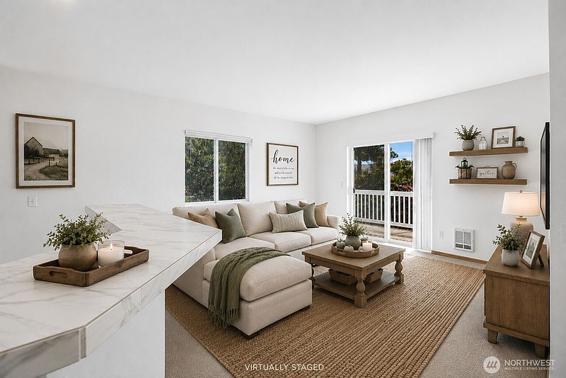 4th image of 3426 Oakes Avenue