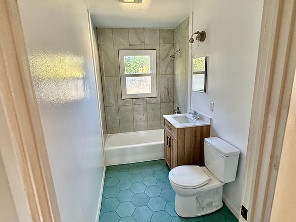 5th image of 6321 N Lovely St