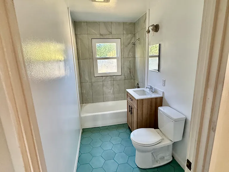 6321 N Lovely St — Photo 5