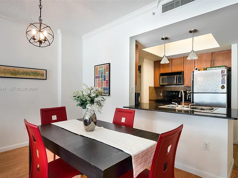 2000 N Bayshore Dr #626 — Photo 5