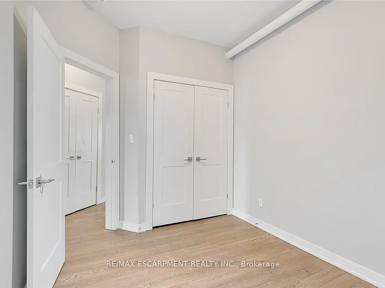 657 Barton St E #302 — Photo 17