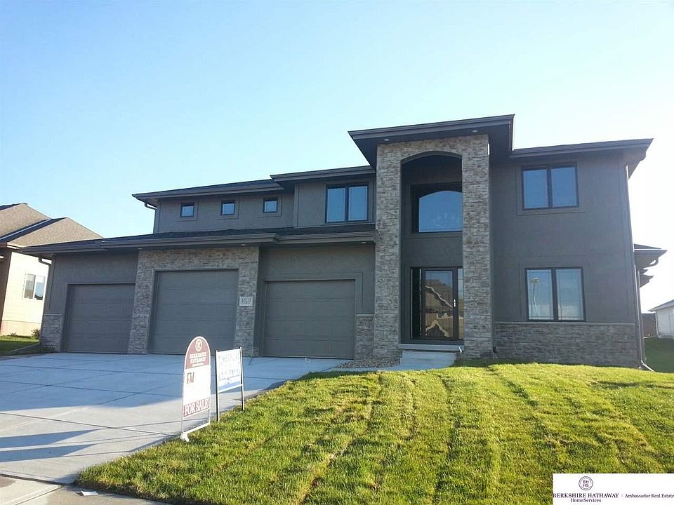 1st image of 10115 S 124th St